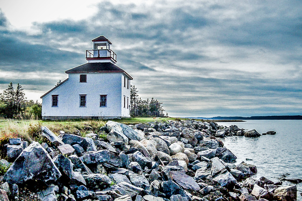 Gilbert's Cove Lighthouse Bayside Farm & Cottages